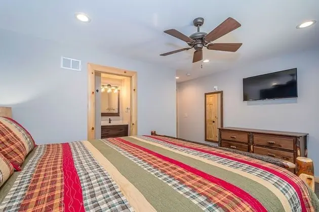 Ev, Birden Çok Yatak, Sıcak Su Havuzu