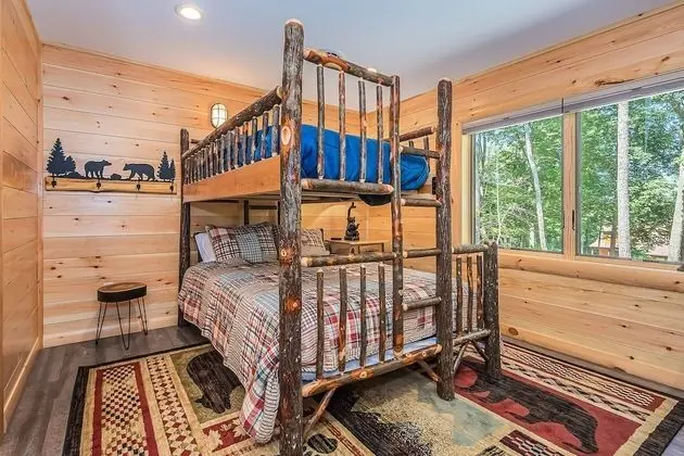 Ev, Birden Çok Yatak, Sıcak Su Havuzu