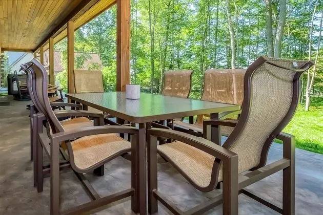 Ev, Birden Çok Yatak, Sıcak Su Havuzu