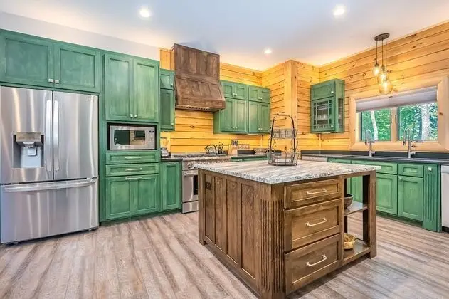 Ev, Birden Çok Yatak, Sıcak Su Havuzu