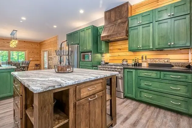 Ev, Birden Çok Yatak, Sıcak Su Havuzu