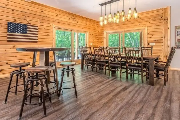 Ev, Birden Çok Yatak, Sıcak Su Havuzu