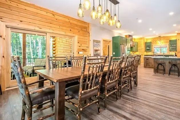 Ev, Birden Çok Yatak, Sıcak Su Havuzu