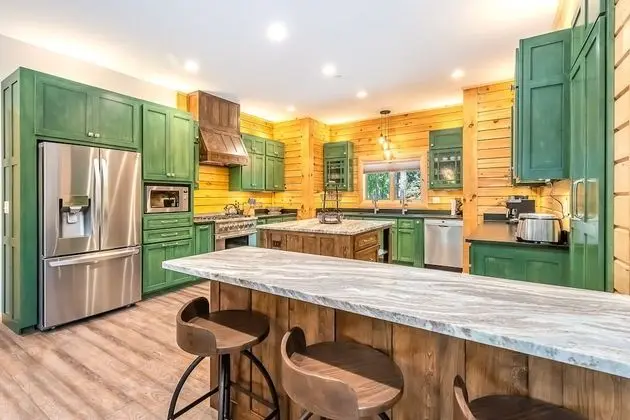 Ev, Birden Çok Yatak, Sıcak Su Havuzu