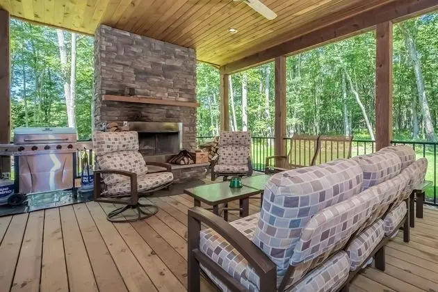 Ev, Birden Çok Yatak, Sıcak Su Havuzu