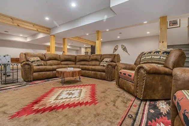 Ev, Birden Çok Yatak, Sıcak Su Havuzu