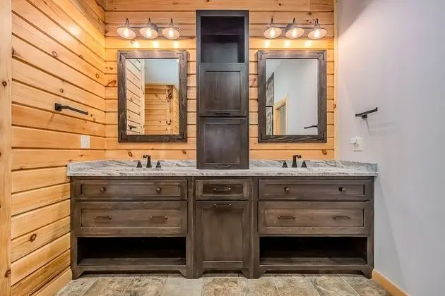 Ev, Birden Çok Yatak, Sıcak Su Havuzu