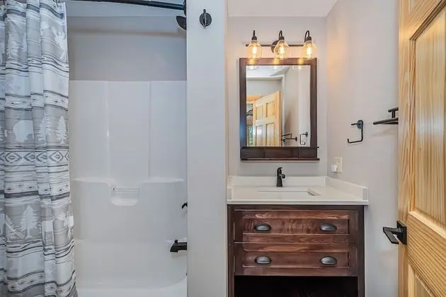 Ev, Birden Çok Yatak, Sıcak Su Havuzu