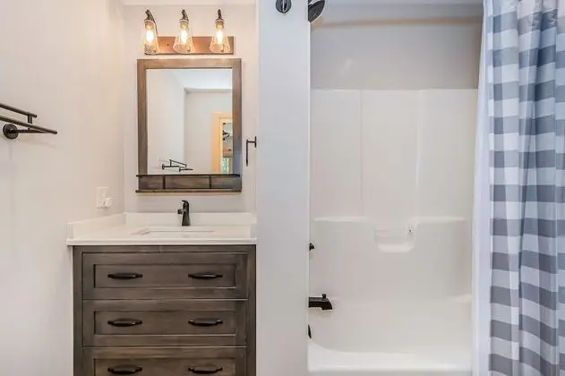 Ev, Birden Çok Yatak, Sıcak Su Havuzu