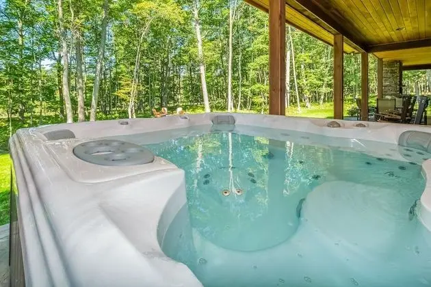 Ev, Birden Çok Yatak, Sıcak Su Havuzu