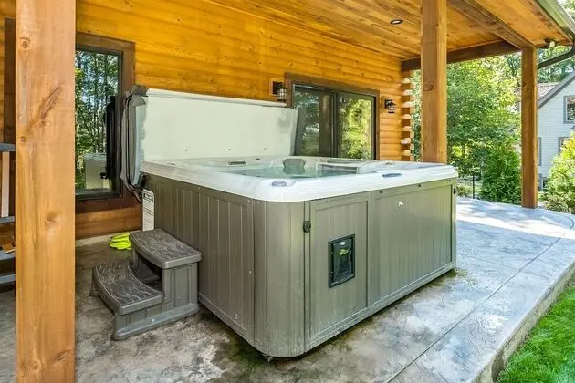 Ev, Birden Çok Yatak, Sıcak Su Havuzu