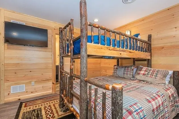 Ev, Birden Çok Yatak, Sıcak Su Havuzu