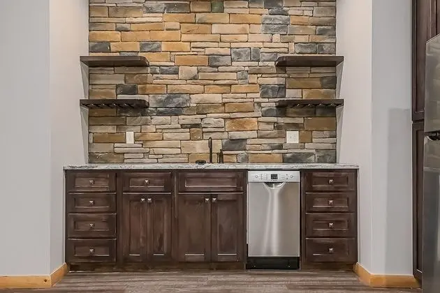 Ev, Birden Çok Yatak, Sıcak Su Havuzu