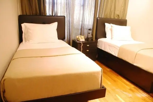 Shared Bathroom Economy Suite