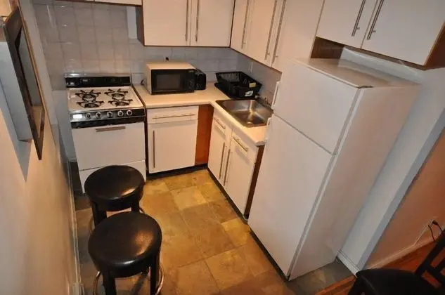 Shared Bathroom Economy Suite