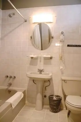 Shared Bathroom Economy Suite