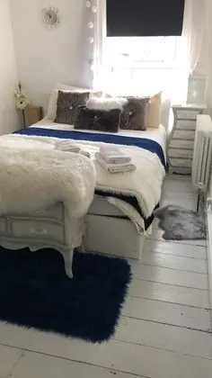 Büyük Yataklı Tek Kişilik Oda
