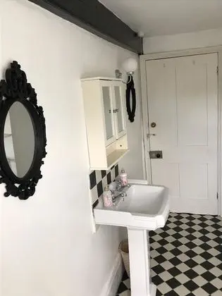 Büyük Yataklı Tek Kişilik Oda
