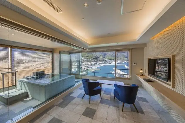 Economy Süit, Sigara İçilmez, Liman Manzaralı (72sqm, View Bath, 410)