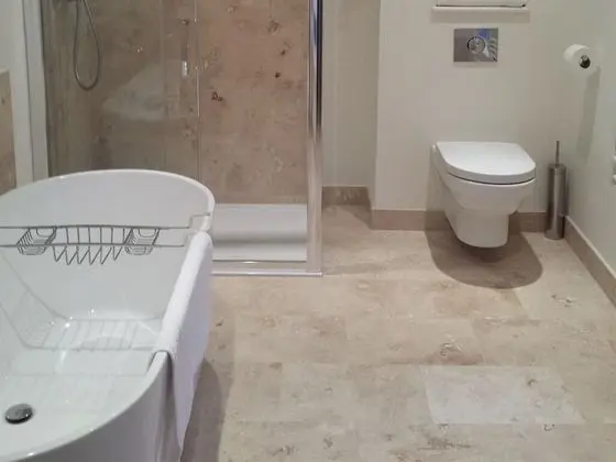 Superior Tek Büyük Yataklı Oda, Banyolu/Duşlu, Bahçe Manzaralı (Shower & Bath-Davies)