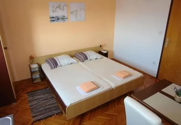 Stüdyo (Ognjen - family apartments with free )