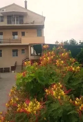 Stüdyo (Ognjen - family apartments with free )