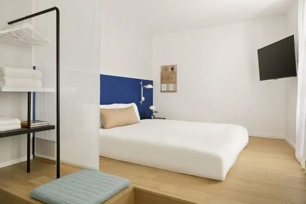 Tek Büyük veya İki Ayrı Yataklı Oda, Avlu Manzaralı (no elevator)