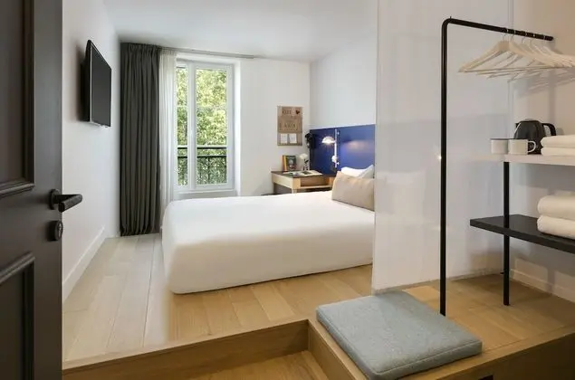 Tek Büyük veya İki Ayrı Yataklı Oda, Avlu Manzaralı (no elevator)