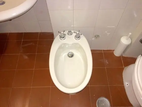 Economy Üç Kişilik Oda, Ortak Banyo