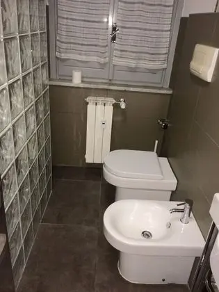 Economy Üç Kişilik Oda, Ortak Banyo
