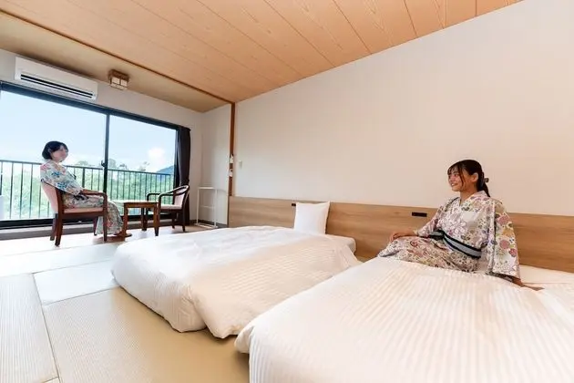 Dört Kişilik Oda, Sigara İçilmez (Japanese Style Room with Low Beds)