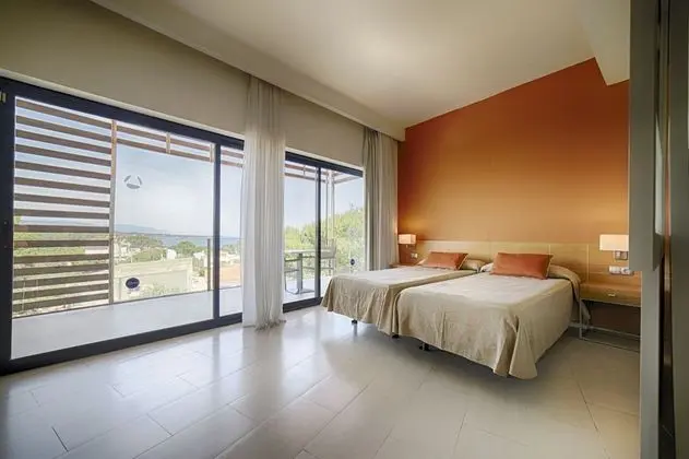 Dört Kişilik Oda, Deniz Manzaralı (3 Adults + 1 Child)