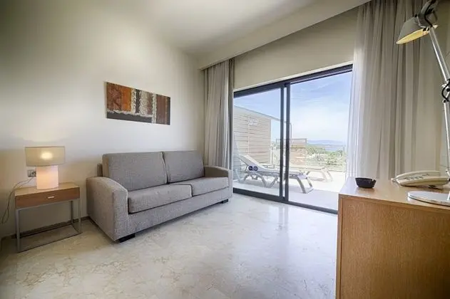 Junior Süit (2 Adults + 2 Children)