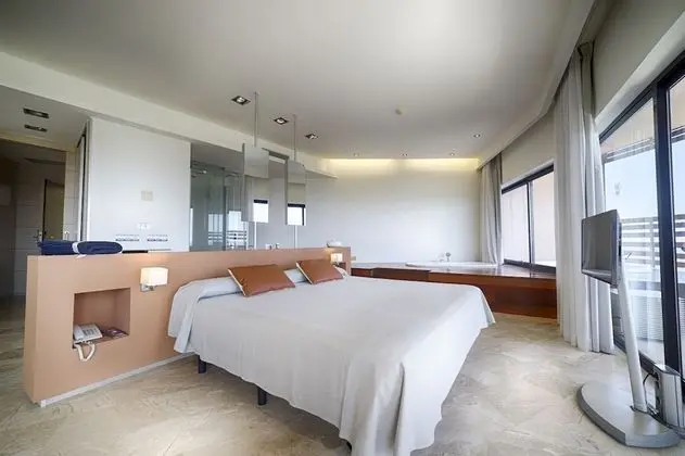 Junior Süit (2 Adults + 2 Children)