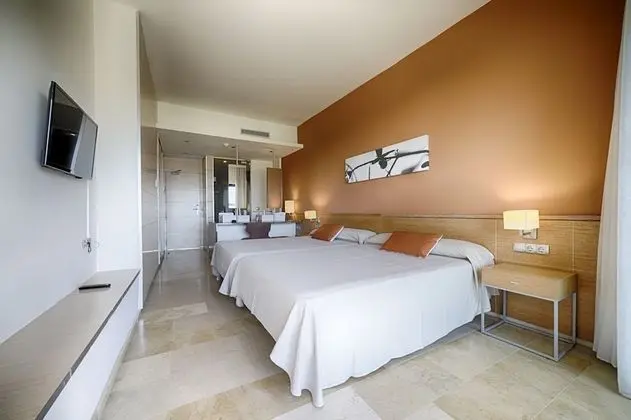 Tek Büyük Yataklı Oda, Deniz Manzaralı (1 Adult + 1 Child)