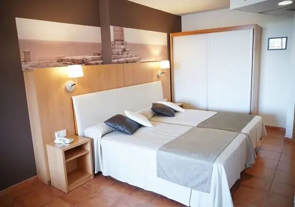Tek Büyük Yataklı Oda (1 Adult and 2 children)