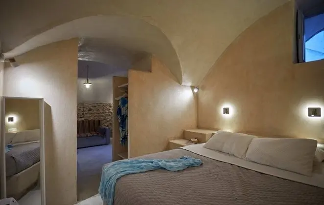 Deluxe Cellar with Outdoor Hot Tub