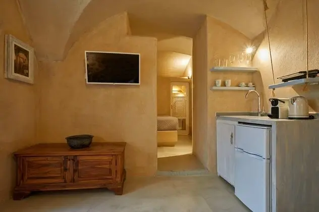 Deluxe Cellar with Outdoor Hot Tub