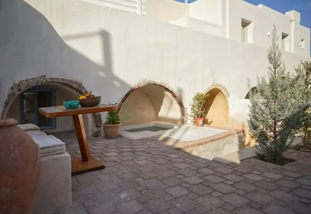 Deluxe Cellar with Outdoor Hot Tub