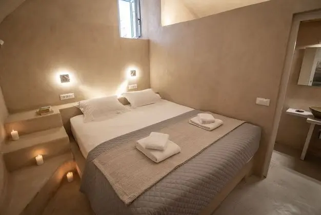 Deluxe Cellar with Outdoor Hot Tub