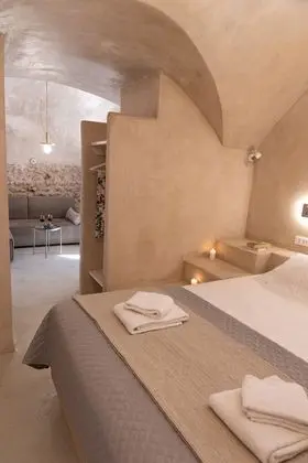 Deluxe Cellar with Outdoor Hot Tub