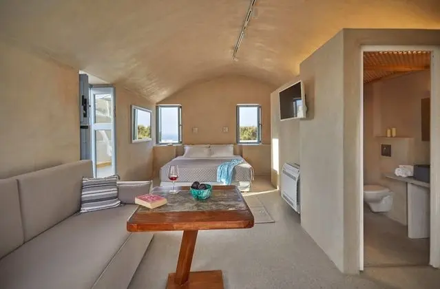 Premier Cellar with Outdoor Hot Tub
