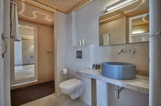 Premier Cellar with Outdoor Hot Tub