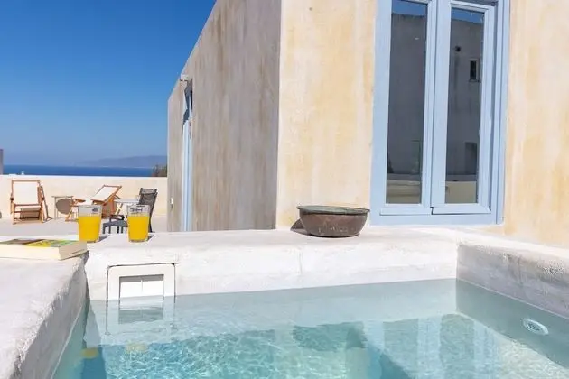 Premier Cellar with Outdoor Hot Tub