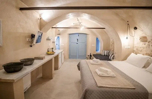 Superior Cellar with Outdoor Hot Tub