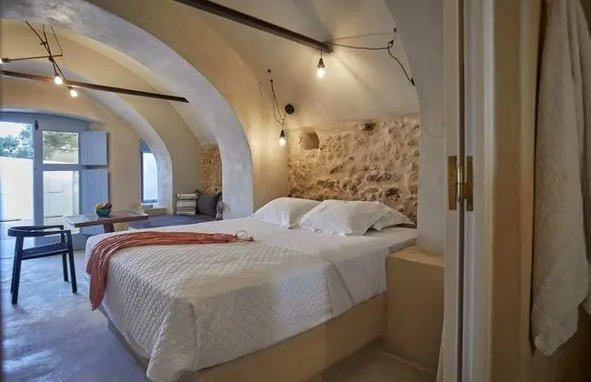 Superior Cellar with Outdoor Hot Tub