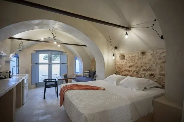 Superior Cellar with Outdoor Hot Tub