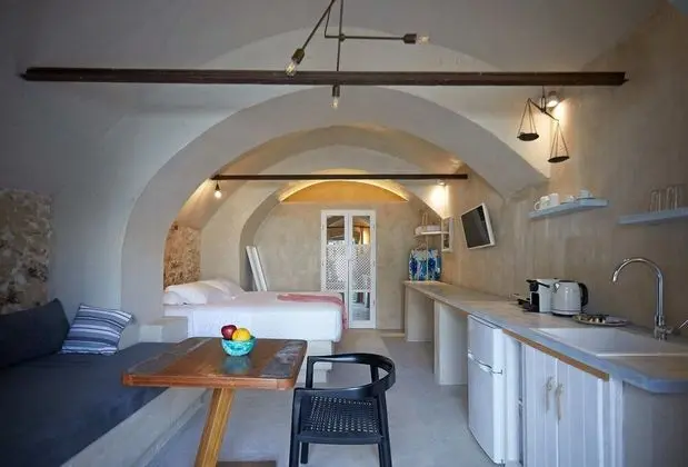 Superior Cellar with Outdoor Hot Tub