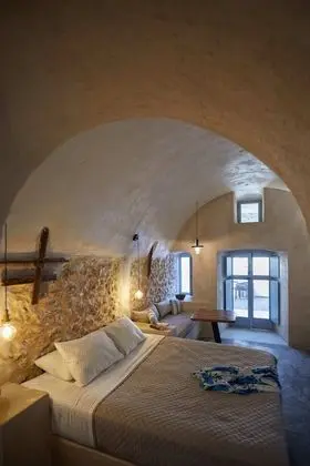 Superior Cellar with Outdoor Hot Tub