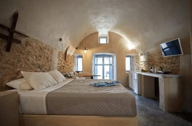 Superior Cellar with Outdoor Hot Tub